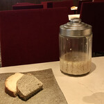 ペペロッソ - モーニングコース：自家製パン