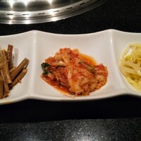 兜 麻布十番 別館 - KABTO御膳(1320円) キムチ、ナムル