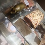 Abats - ショーケースの中にも豚がいます