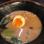 横浜家系らーめん 武術家 - 味玉もホント美味いなぁ、、、
                                スープに浸かりたい、、、