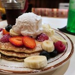 Hohokam DINER - パンケーキ フレッシュフルーツ with ホイップクリーム