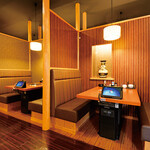 萬家 - 内観写真:テーブル席、個室席をご用意しております