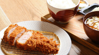 Tonkatsu Ekkusu - ロースかつ