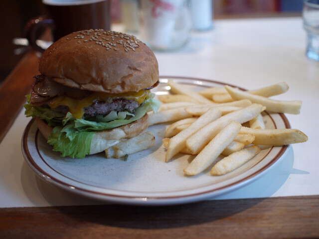 Hohokam Diner ホホカムダイナー 明治神宮前 ハンバーガー 食べログ