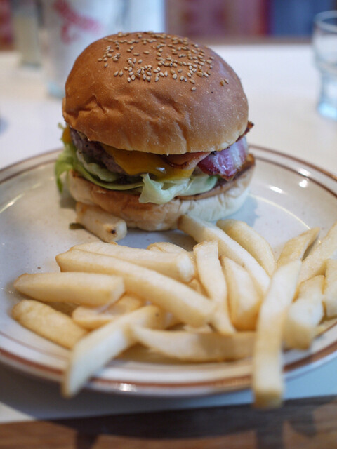 Hohokam Diner ホホカムダイナー 明治神宮前 ハンバーガー 食べログ