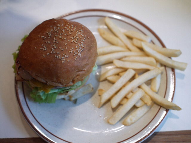 Hohokam Diner ホホカムダイナー 明治神宮前 ハンバーガー 食べログ