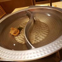 神戸牛 しゃぶしゃぶ おもき 離れ 銀座店 - 南高梅入り黄金昆布出汁、獺祭スパークリングの日本酒出汁
