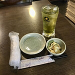 Yourouno Taki - 緑茶割219円、お通し231円