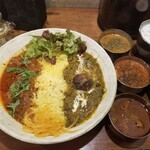 SPICY CURRY 魯珈 - 選べる２種カレー(サグポークwith椎茸＋ 激辛ラムカレー～Ｅモード～)＋ぷちカレー３種(魯珈チキンカレー＋ラムカレー(ビンダル風)＋クリーミィ野菜コルマカレー)