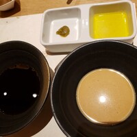 神戸牛 しゃぶしゃぶ おもき 離れ 銀座店 - トリュフオイル、柚子胡椒、胡麻だれ、ぽん酢