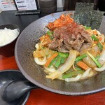 極楽うどん TKU - 士幌黒牛の炙りプルコギうどん（小ごはん付き）（￥1100）