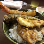 居喰処 光 - 2020/10/12
      本日の日替り 天丼 500円