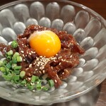 炭火焼肉 肉刺し にく式 - ラムユッケ