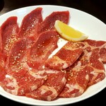 炭火焼肉 肉刺し にく式 - タンセット(タンシタとタンサキ)