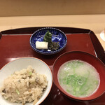 赤坂 菊乃井 - 昼懐石１２１００円。舞茸と鮎の御飯、蕪すり流し。舞茸と鮎の味わいがマッチして、とーっても美味しく、とーってもたくさんいただきました（╹◡╹）（╹◡╹）