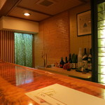 竹泉　ゆかり - 明るく、綺麗な店ですね。