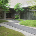 Wadukuri Moegi - 庭園を通ります。