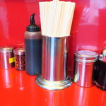 ラーメン二郎 - 卓上調味料