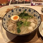 バンコクナイト銀座 - ランチセット「バンコクラーメン(屋台風タイラーメン)」(980円)