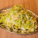 Horumon Niku Ton Ya Pik Koro - 野菜サラダ