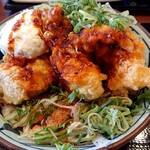 丸亀製麺 伊勢店 - 赤タル鶏天ぶっかけ