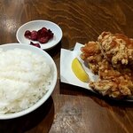 鶴亀餃子製作所 - 自家製唐揚げ4個とライス(大)
