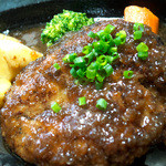 濱屋 - これが絶品のハンバーグです！（鼻息っ） 和風ソースを選びました。