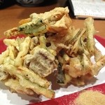 ごはん屋 上の裏馳走 こだま - ズッキーニと海老のかきあげ　500円