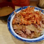 牛八 - キムチ牛丼中盛（630円）