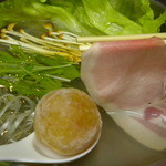 Kirai Kippan - 岩塩で食べる『国産上州豚』のしゃぶしゃぶ。特製コラーゲンボール入り♪
