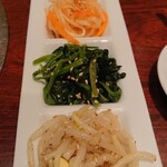 炭火焼肉 山星 - ナムル盛り合わせ