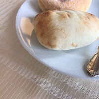 山手十番館 レストラン＆カフェ - 追加のパンは焼立て。熱々モチモチ