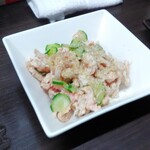 立ち呑み処 ふくふく - 梅とささみの和え物　￥300
                                味付けが絶妙です。サッパリした梅がまた良いんです。
                                残念ながら、大して食えなかった……
