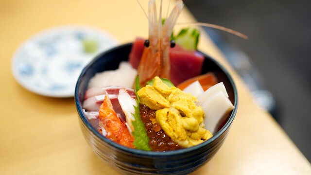 札幌市場めし まるさん亭 桑園 海鮮丼 食べログ