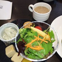 オールデイダイニング リモネ(リーガロイヤルホテル大阪) - キノコスープ、サラダ達！