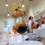 アトリエコータ - ピスタチオとあんずのパフェ