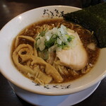 ラーメン おざき屋 - 牛骨醤油ラーメン(750円、斜め上から)