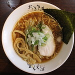 ラーメン おざき屋 - 牛骨醤油ラーメン(750円、真上から)