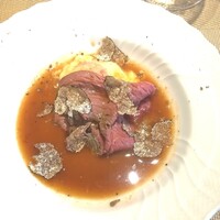 La Brianza - イタリアンしゃぶしゃぶ、すごく豪華なすき焼き風メインディッシュ。トリュフまでかかっていて本当に豪華☆　田中農園の健康卵の半熟黄身がとろり厚切りビーフのしゃぶしゃぶと絡んで至福のおいしさでした♡