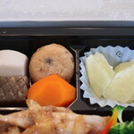 Machino Obentou Yasan - 蒟蒻、人参、里芋、一口がんもの煮物、グレープフルーツ