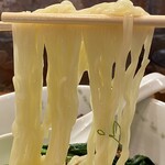 ロ麺ズ - 麺はつるつるの細麺で、そうめんのようです