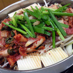 たつ屋 - ホルモン鍋（１人前７５０円）