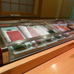 伊な勢 - ショーケースの中