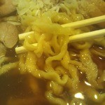 Shuurai - 手打ちチャーシューメン大盛の麺アップ