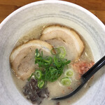 らーめん 阿吽 - 『塩とんこつ ラーメン 普通   700円なり』