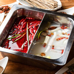 Two-color hotpot *A great value hotpot where you can choose two types of soup from the following four types