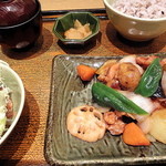 大戸屋 - 鶏と野菜の黒酢あん定食_790円