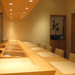 Sushi Urayama - 広々としたカウンター