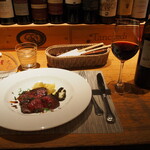 トラットリア・アルモ - 熟成された士幌牛モモ肉のビステッカ