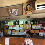 まつ亭 - 店内メニューがいっぱい貼ってあります